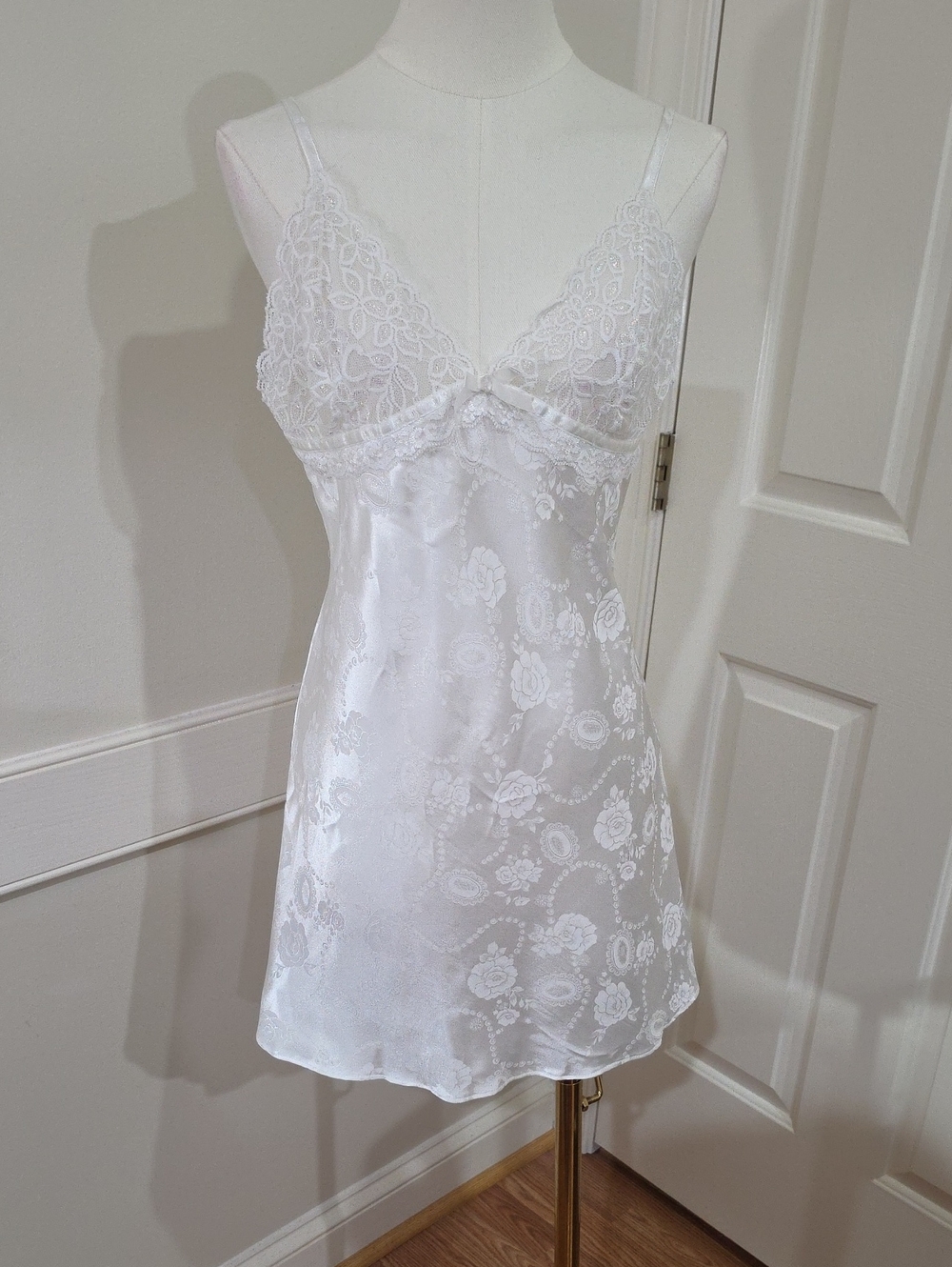VTG 90s Kathryn White Floral Jacquard Poly-Satin Lace Slip Dress Chemise - Small